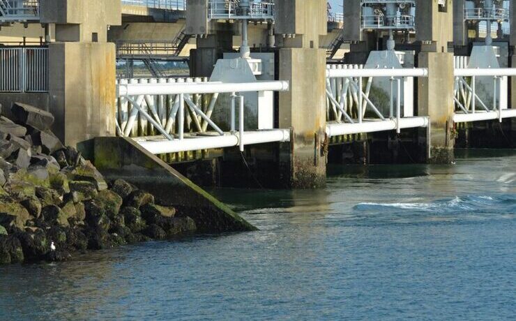 bridge-river-against-sky_1048944-30623032